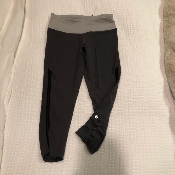 Lulu lemon Grey Cropped Leggings - Picture 3 of 5
